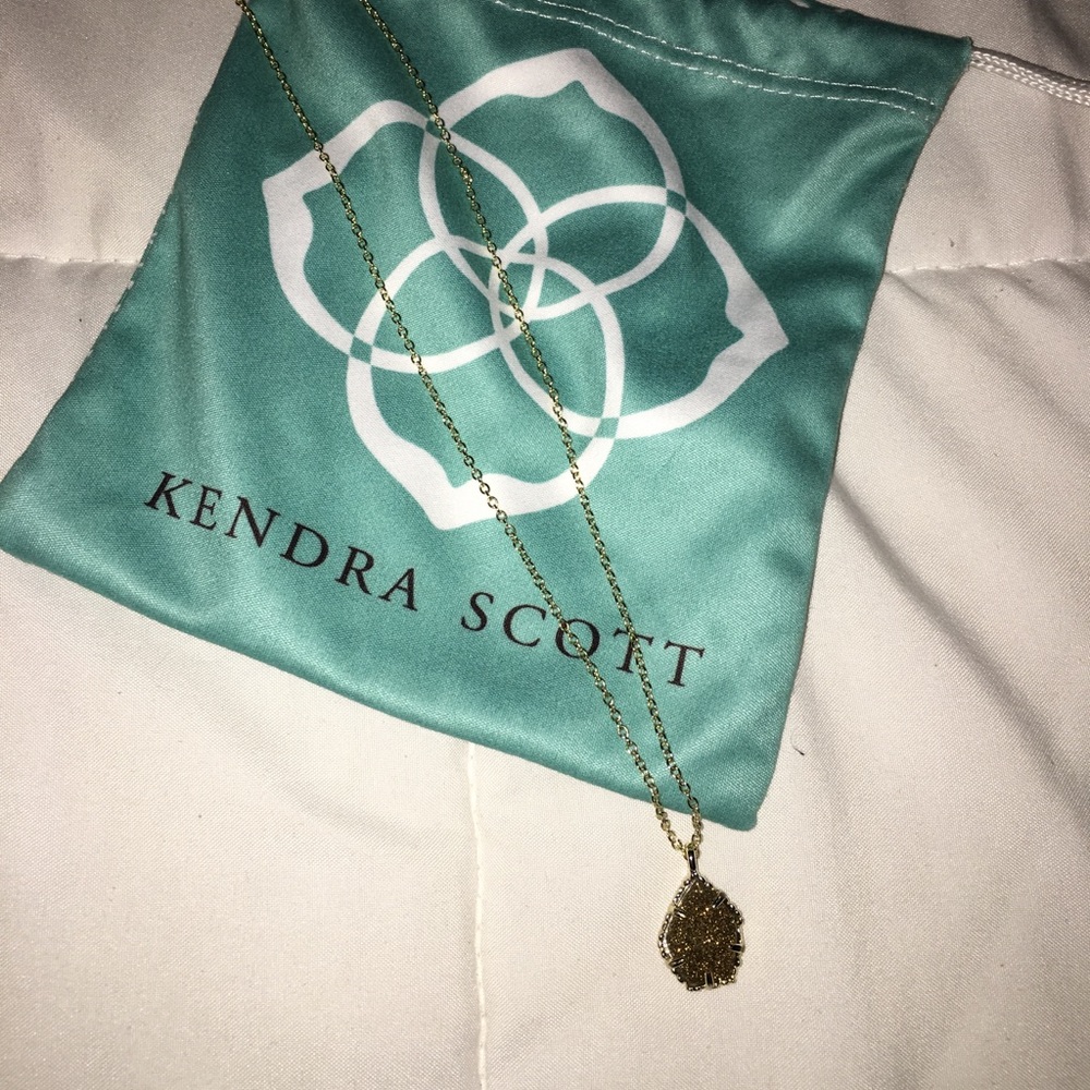 Kendra Scott necklace